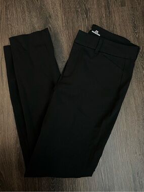 Old Navy Black High Rise Pixie Pants with Secret-Slim Pockets Size 4